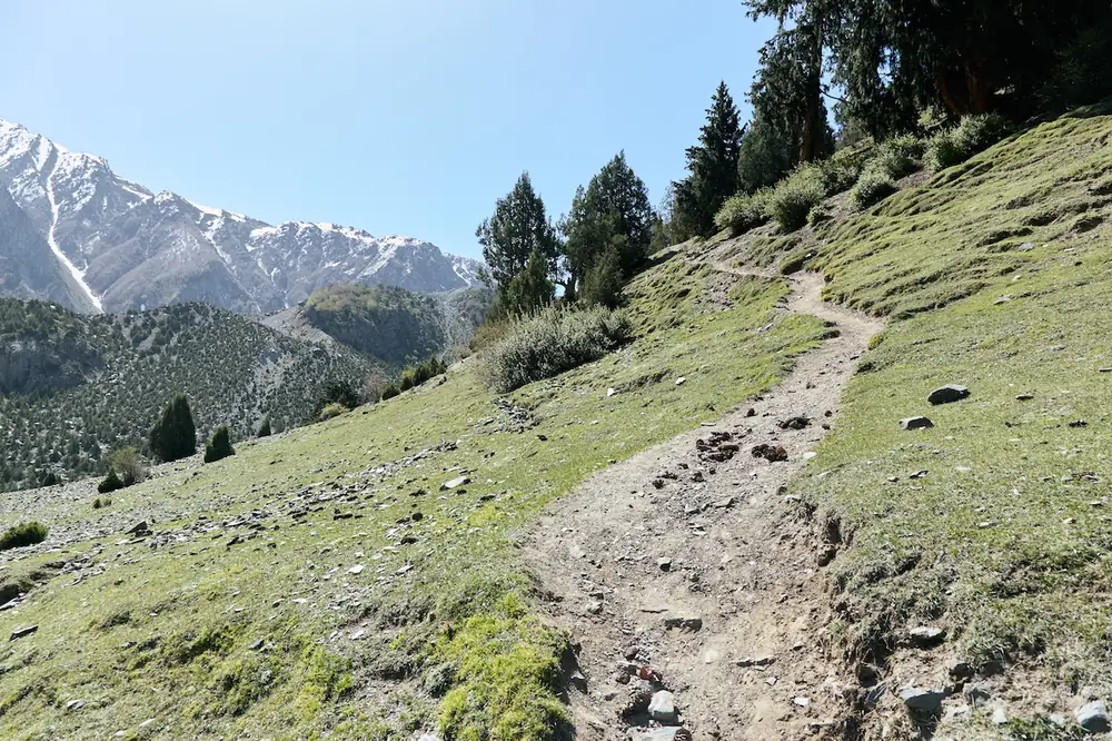 Denai kem asas di atas Glasier Minapin di bawah Rakaposhi, Hunza-Nagar, Pakistan