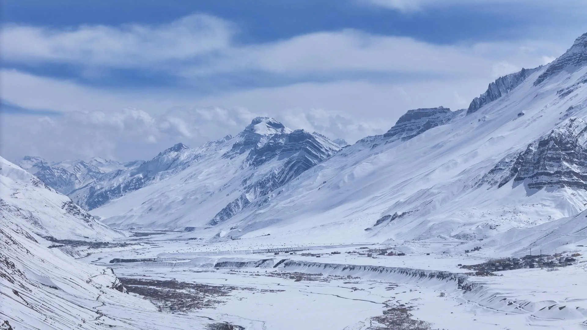 Snow himalayan mountains