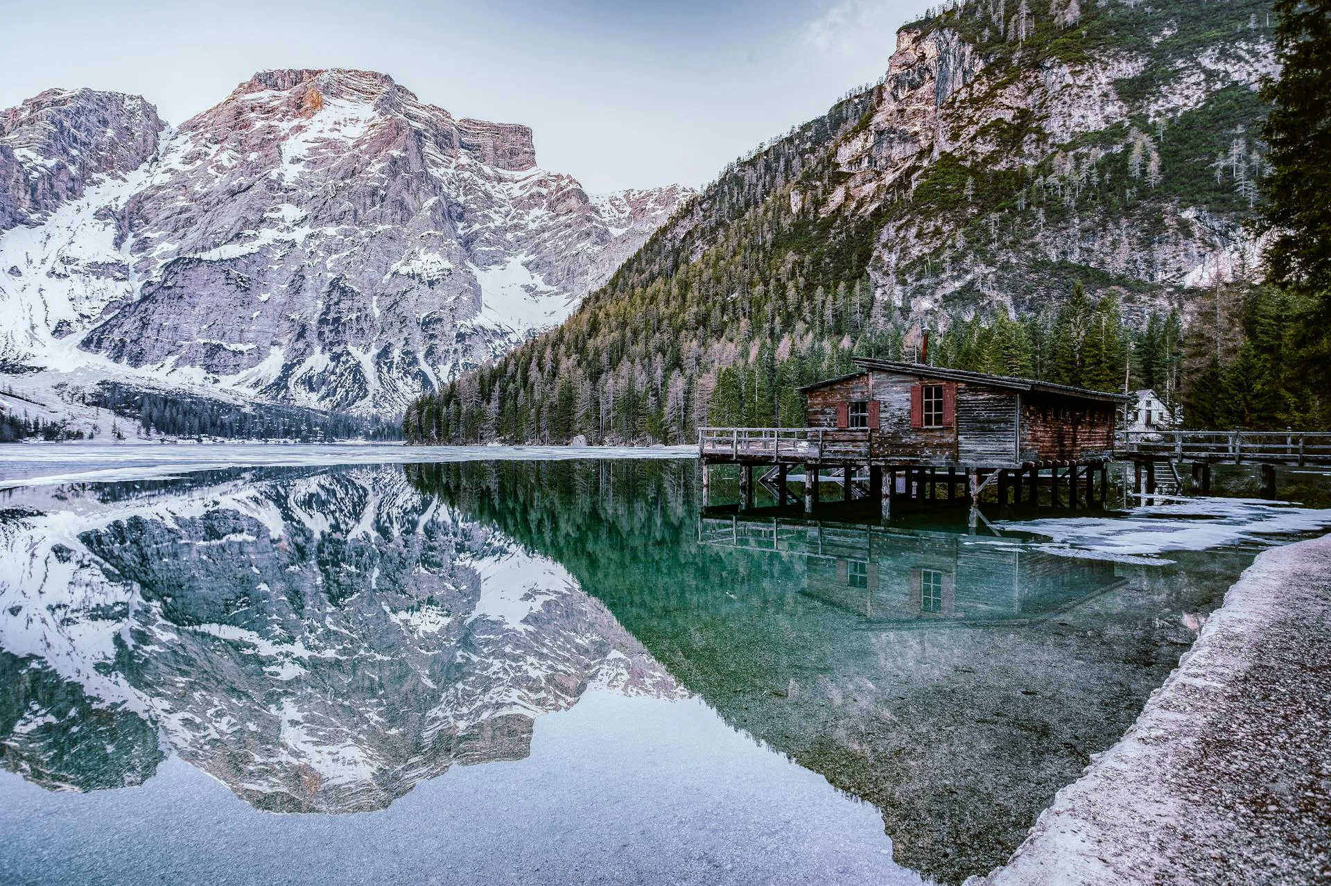 Lakeside cottage beside rocky mountain