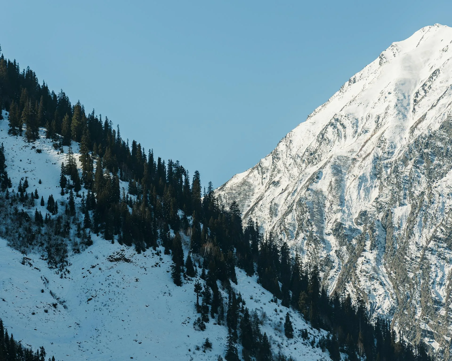 Breathtaking snow-covered peaks in northern Pakistan